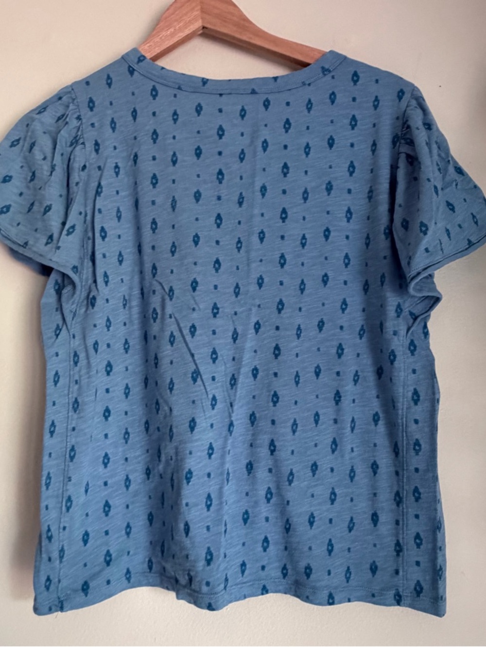 Sonoma Light Blue Short Sleeve Top with Subtle Teal Motif - Picture 5 of 8